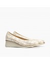 Zapato escotado mujer Pitillos picados cuña cómoda oro P5744
