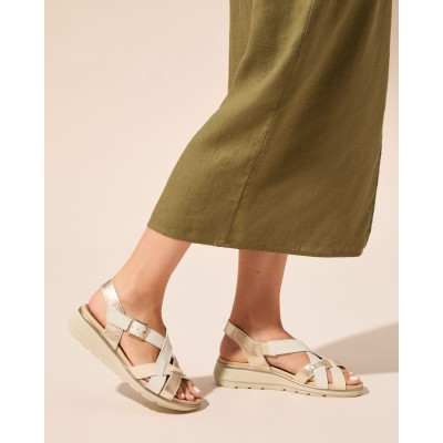 Sandalia de piel Pitillos cuña baja en blanco y napa oro - P20111