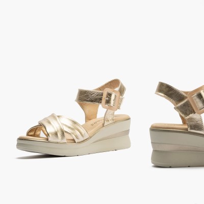 Sandalia de vestir con cuña Pitillos dorada para mujer - P10364