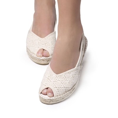 Alpargatas de ganchillo crudas estilos salón Blanca Toni Pons - Tpblancaad