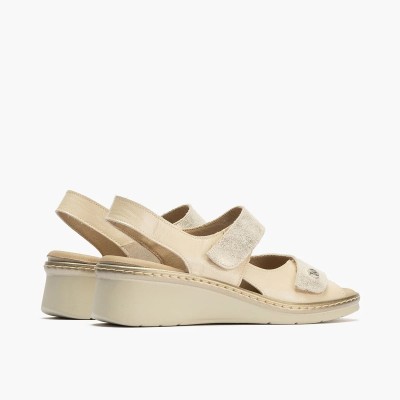 Sandalias Pitillos de mujer con cuña y doble velcro en beige - P10312