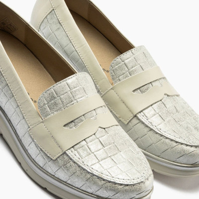 Zapatos mocasines planos para mujer en piel plata Pitillos - P11021